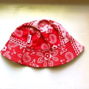 Lisa Says Gah Cotton Bucket Hat Paisley